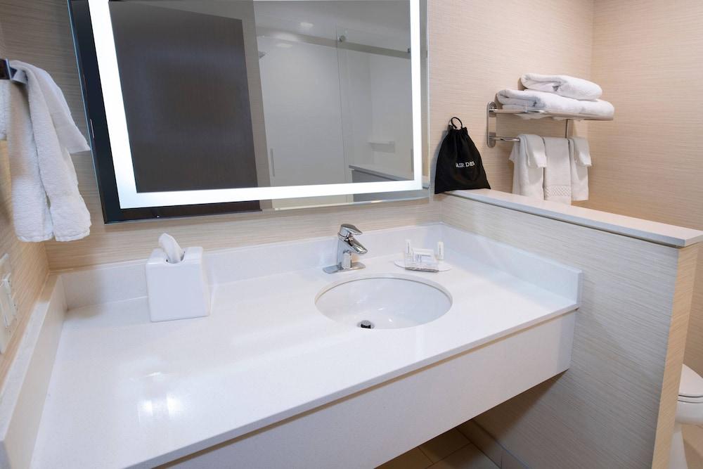 Fairfield Inn & Suites By Marriott Edmonton North Экстерьер фото